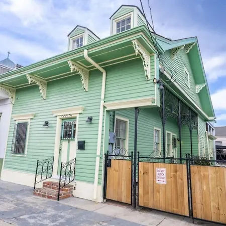 Mandeville Creole Cottage. 3 Bed - 2 Bath